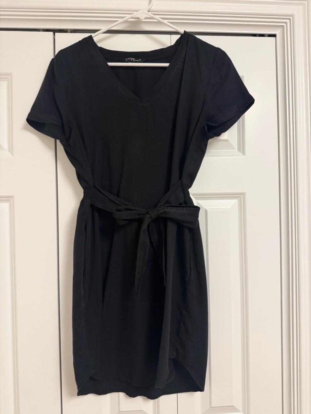 Velvet Heart Black V-Neck Tie-Waist Mini Dress